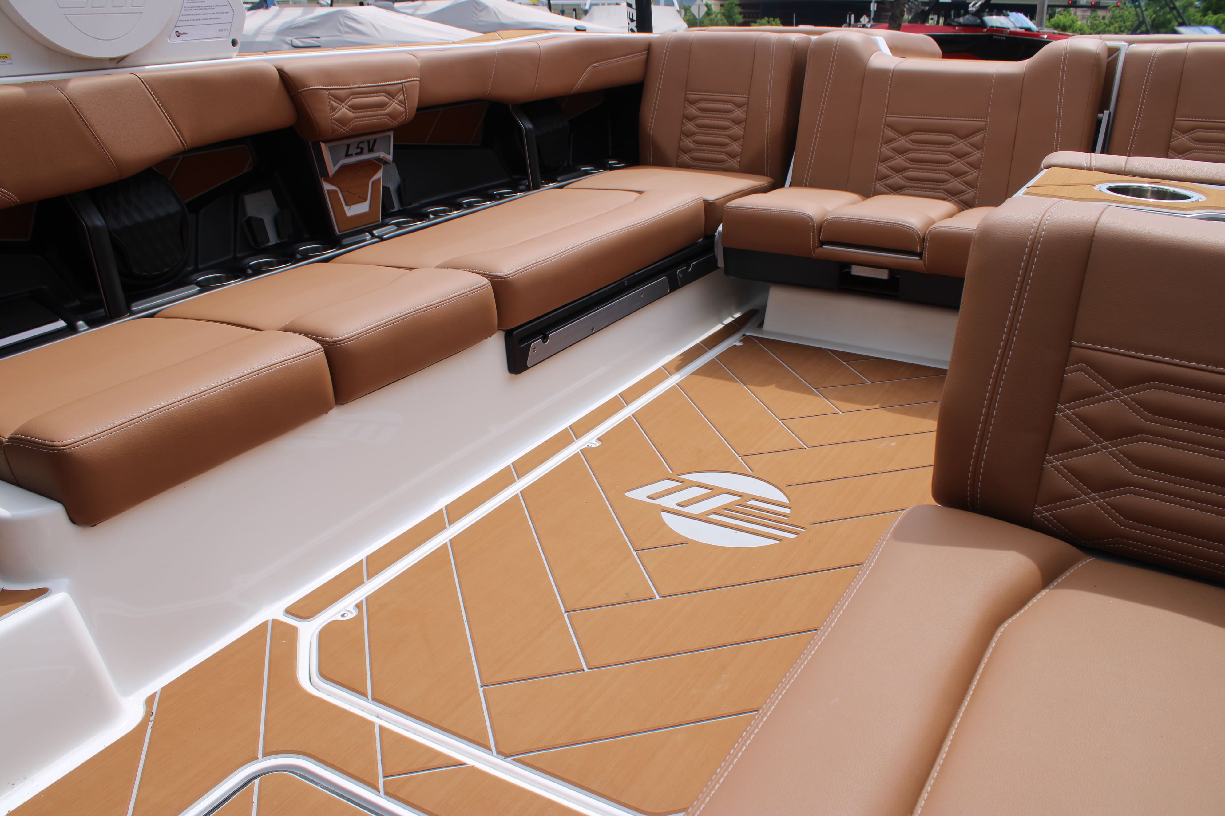 2025 Malibu 26 LSV Icon